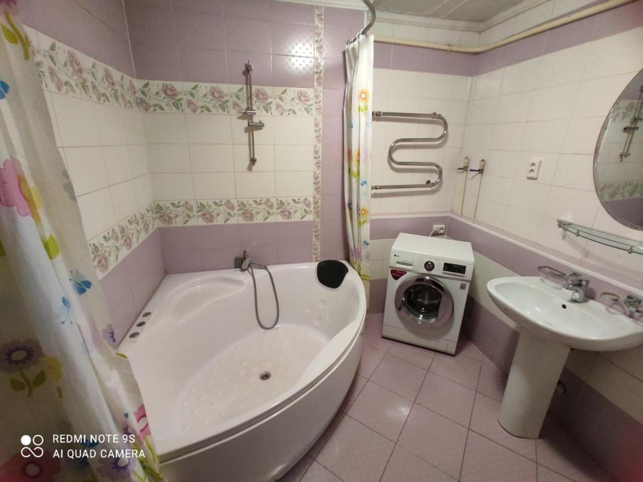 Hostel "Ormanova" アルマトイ エクステリア 写真